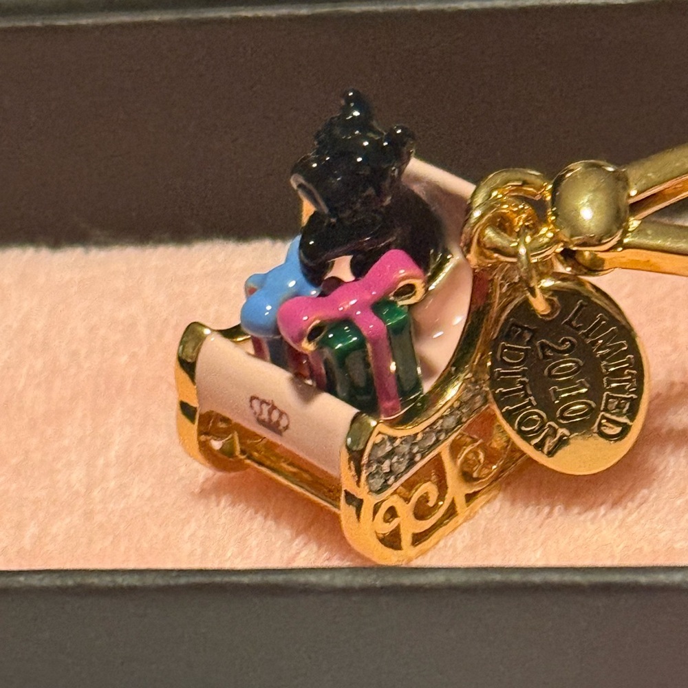 RARE/HTF•BNWOT Juicy Couture GOLD Scottie DOG sleigh/sled Christmas charm